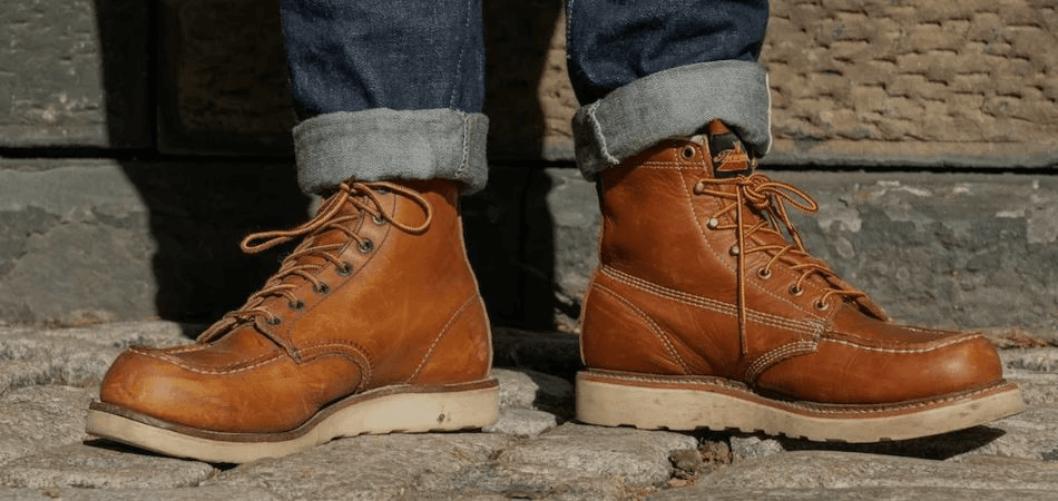 9 Best Work Boots for Bad Knees (Expert's Guide 2022)