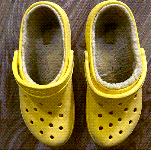 How to Dry Crocs With Fur?