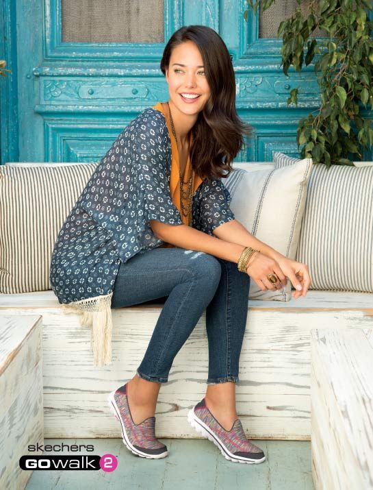 How to Wear Skechers Shoes?