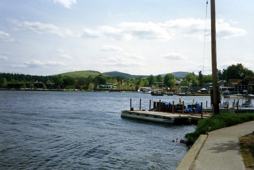 Is There A Reebok Outlet In Lake George?