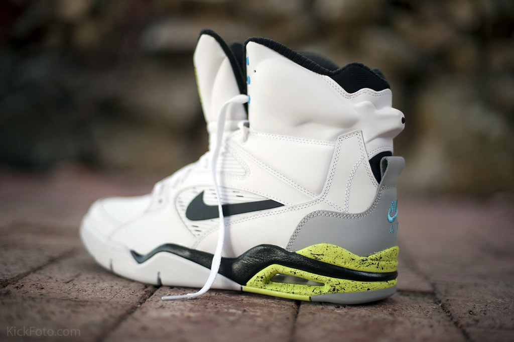 What Time Do Nike Shoes Drop?