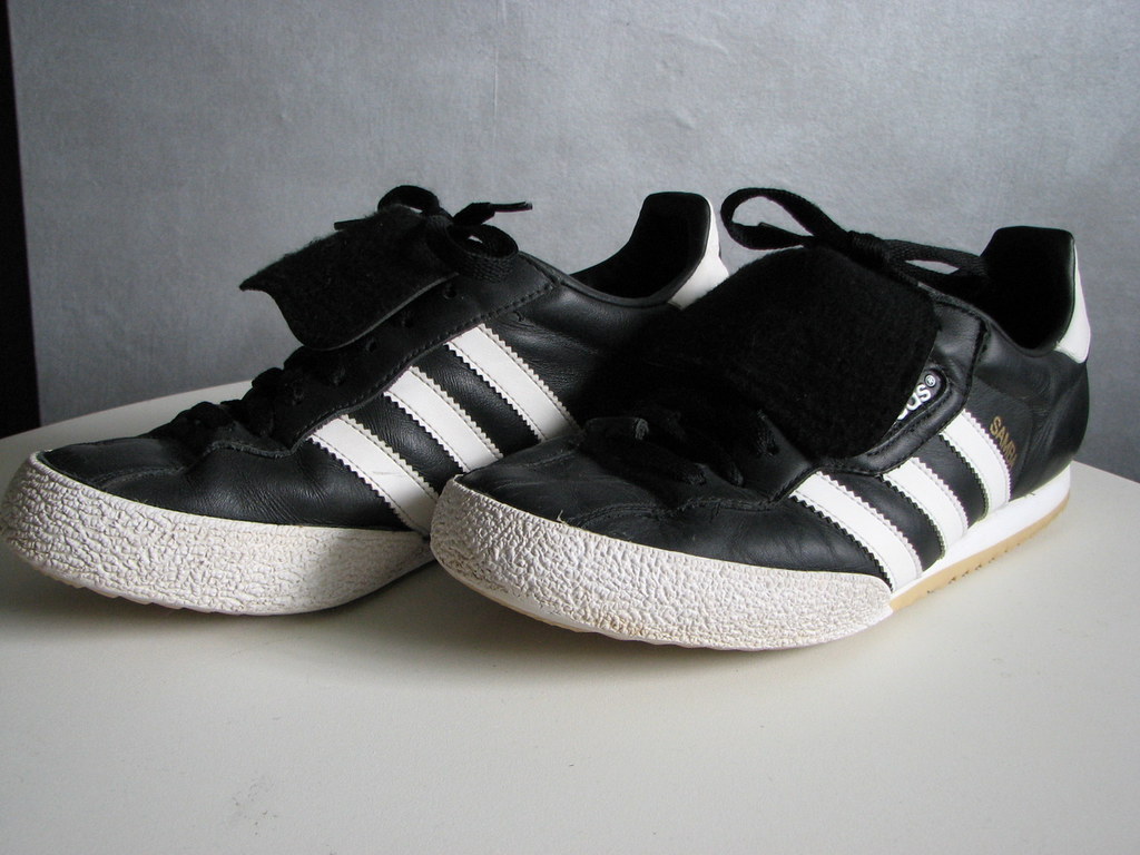 How To Wear Adidas Samba?