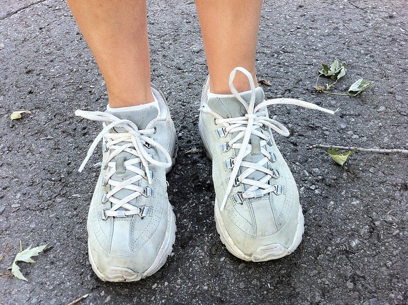 Nike Air Max 95 Burgundy: Sophisticated Sneakers For Any Outfit